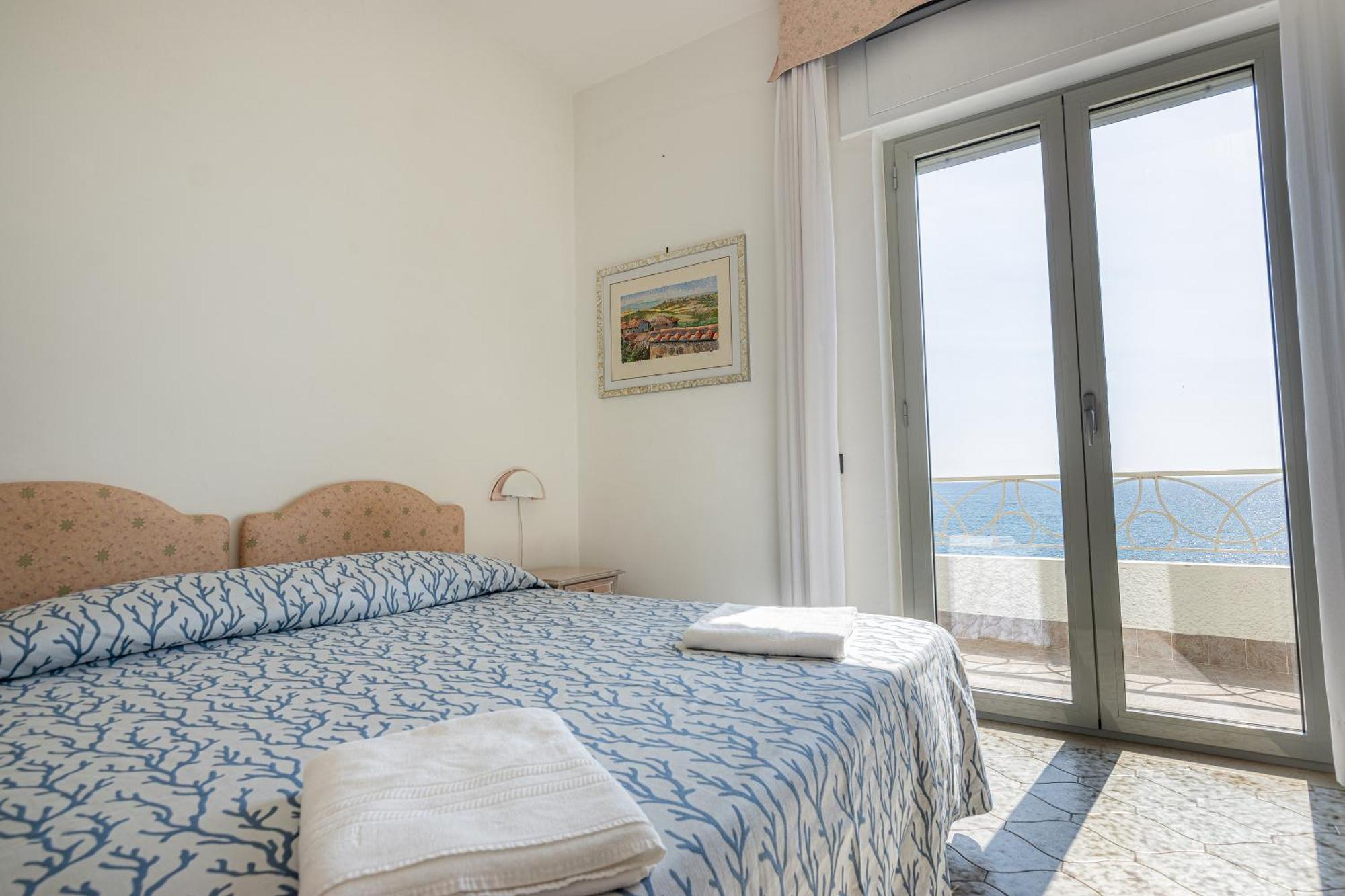 Deluxe Double Room,1284172192:JPEG